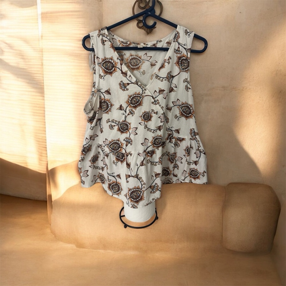 a.n.a Cream Floral Sleeveless Blouse